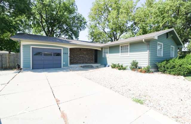 Beautifully built 5 bedroom home with a great location next to campus! Call today! - 2323 Claflin Road, Manhattan, KS 66502