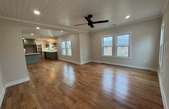 911 N Spring Street photos photos