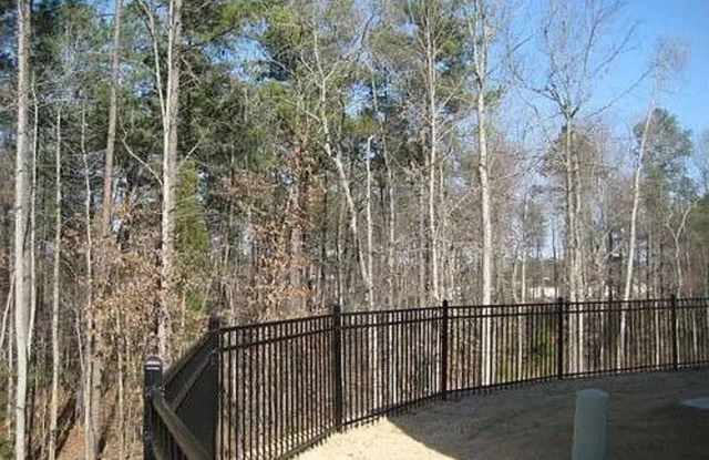 Room in 5 Bedroom Home at Plank Bridge Way Gallery 3