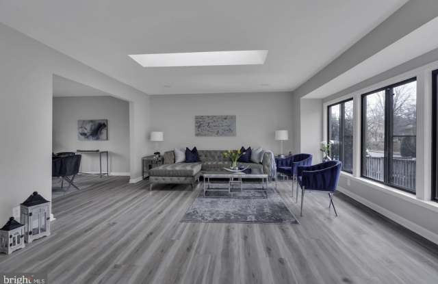 10422 WOODBURY WOODS Court Gallery 3
