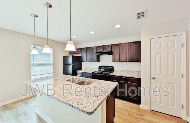 8715 Samona Dr W Gallery 2