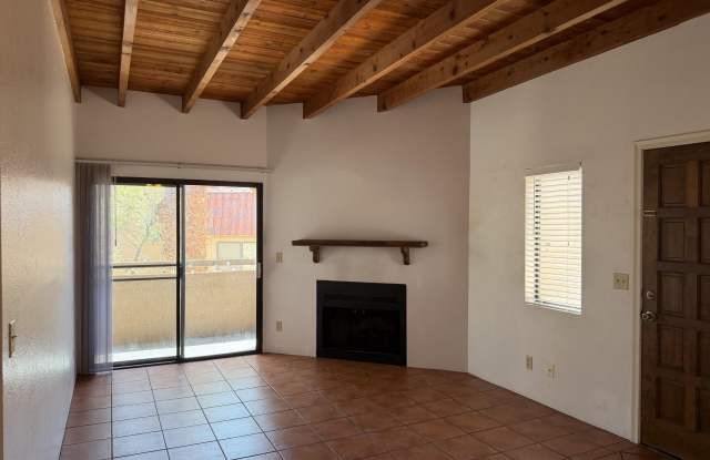 5750 N Camino Esplendora Gallery 2