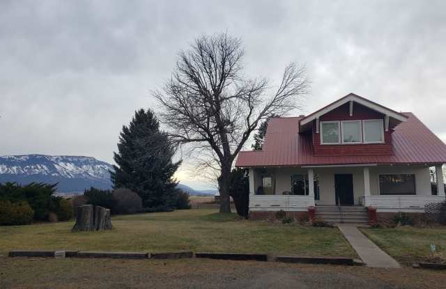 Beautiful craftsman style farmhouse outside Island City with inspiring views of the Grande Ronde Valley photos photos