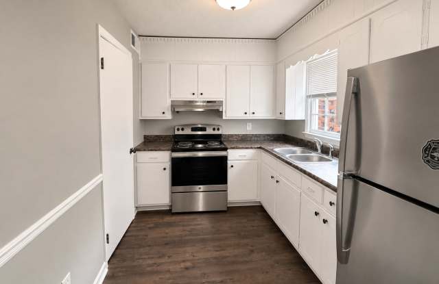 Two bedroom, 1.5 bath in Graham--McAden Place Gallery 4