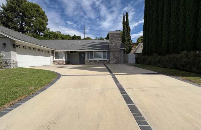Highly desirable - Charming 4BR/2BA Granada Hills Home North of Rinaldi Gallery 4