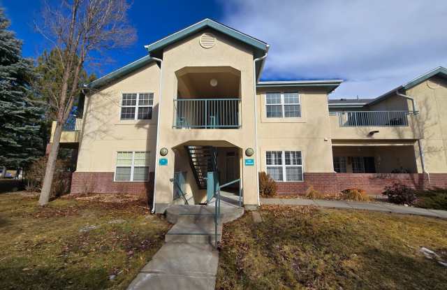 Fresh 2 bedroom, 2 bathroom condo located in Meadows on the Parkway in the heart of Boulder. - 560 Mohawk Drive, Boulder, CO 80303