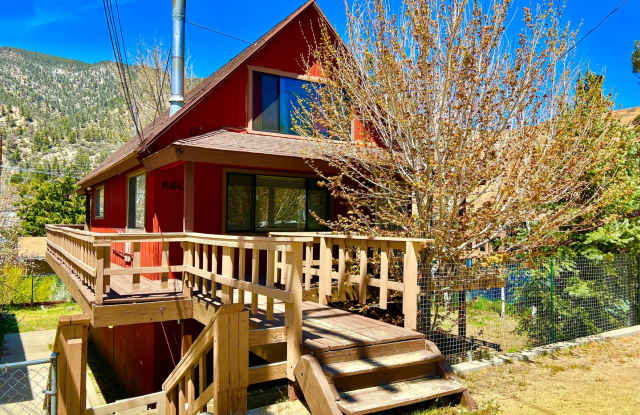 Charming 1 Bedroom + Loft Cabin with Backyard — Lake of the Woods photos photos