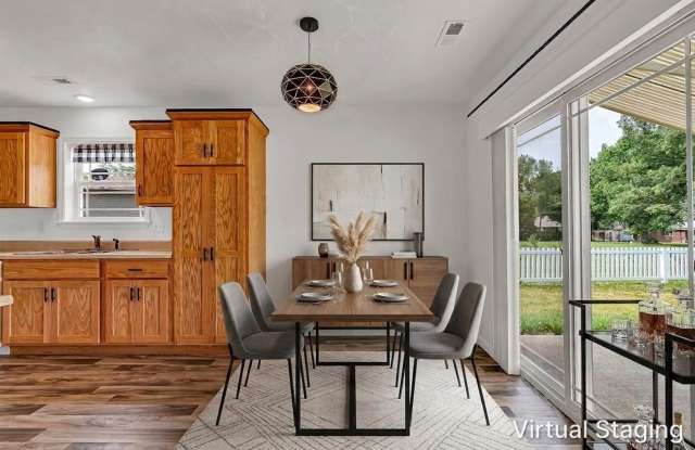 3 bedroom 2 bath 2 Car Garage with fenced yard  for rent, Hollister, MO Gallery 1