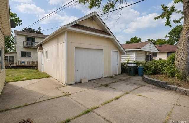 22464 Beach Street Gallery 3
