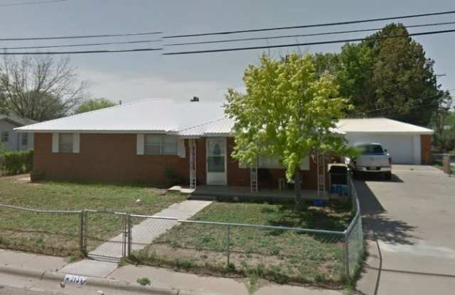 213 West 14th Street - 213 West 14th Street, Portales, NM 88130