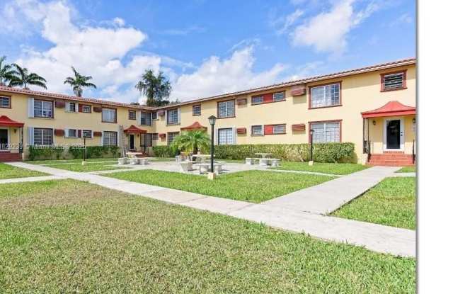 661 SW 11th St photos photos