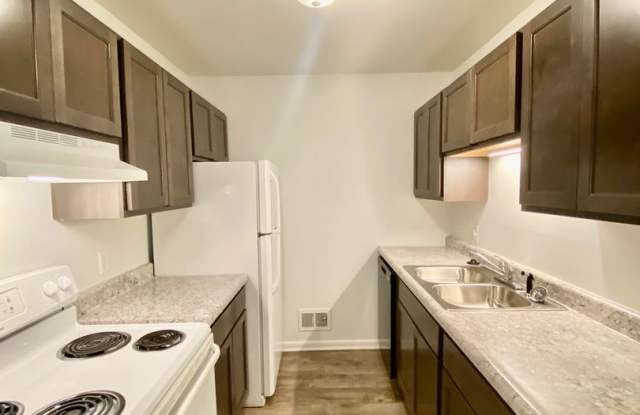 Remodeled 1 Bedroom at Greenway Park - Available by October 6th Gallery 3