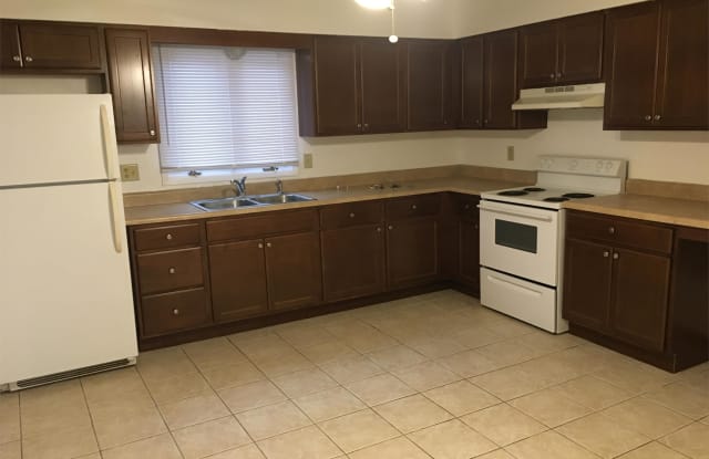 2433 Lakeshore Dr., Apt. 2 Gallery 3