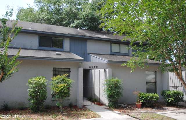 5646 GREATPINE LN N Gallery 2