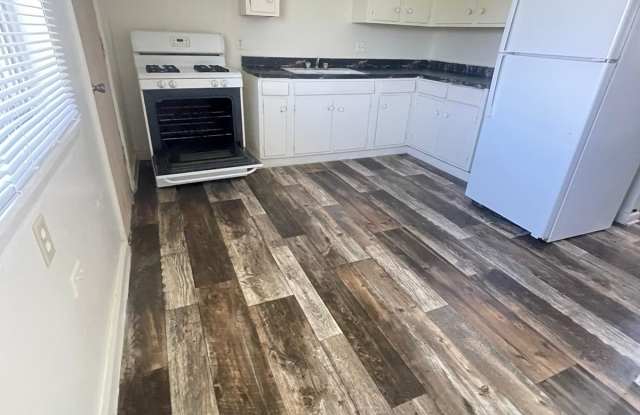 8940 West Carmen Avenue - 3 photos photos 8940 West Carmen Avenue - 3 photos photos