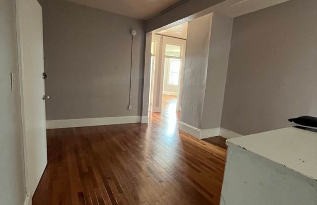 Huge 4 Bed Close to BU Gallery 4