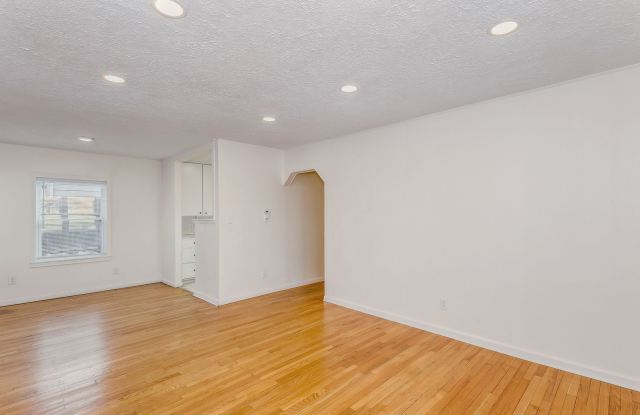 Bright and Spacious 2 Bedroom Duplex! photos photos