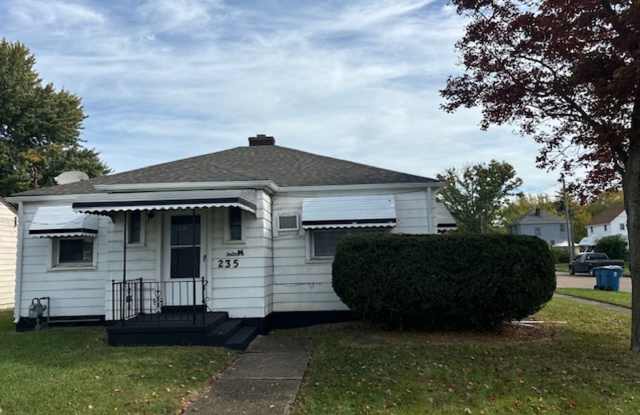 Charming 2 bedroom 1 bath ranch house on the Eastside of Lorain. Gallery 1