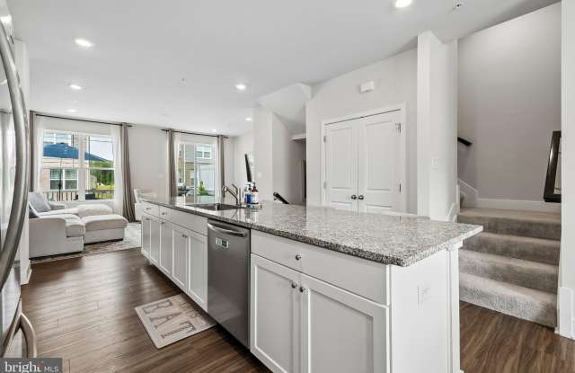 6941 WATERBURY Place Gallery 2