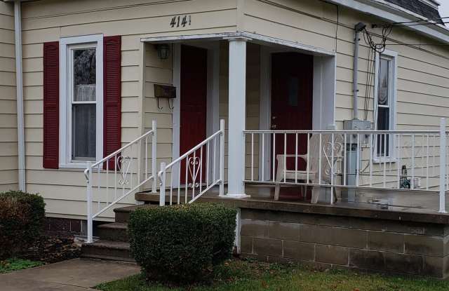 414 1/2 West Washington Street - 2 photos photos