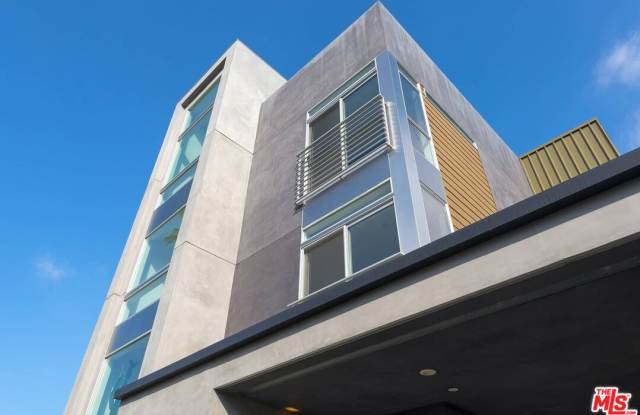 1040 North Spaulding Avenue photos photos