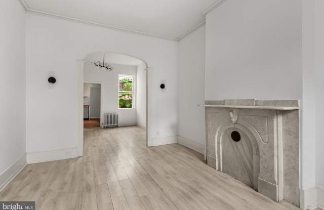 2538 EMERALD STREET Gallery 2