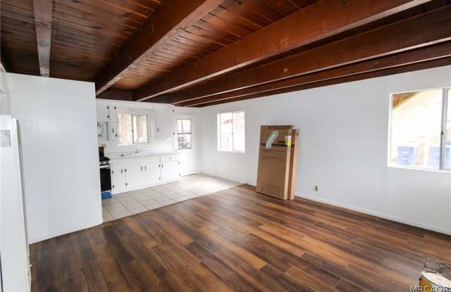 436 W Mojave Boulevard Gallery 2