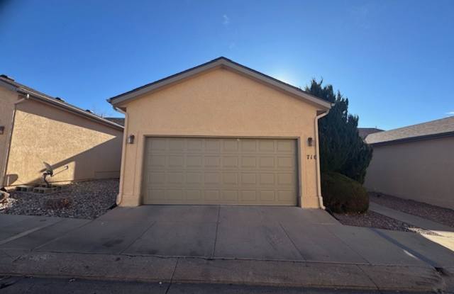 CHARMING 3BD TOWNHOME IN GATED COMMUNITY JUST MINUTES FROM PETERSON AFB  FORT CARSON - Security Deposit Waiver Available photos photos