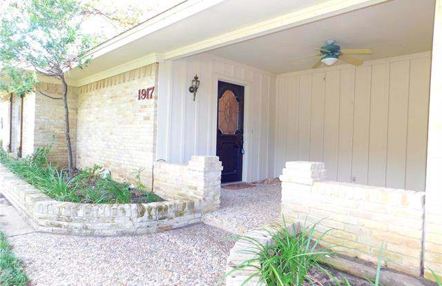 1917 Hollyhill Lane Gallery 3