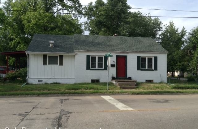 900 W. Willow - 900 West Willow Street, Carbondale, IL 62901