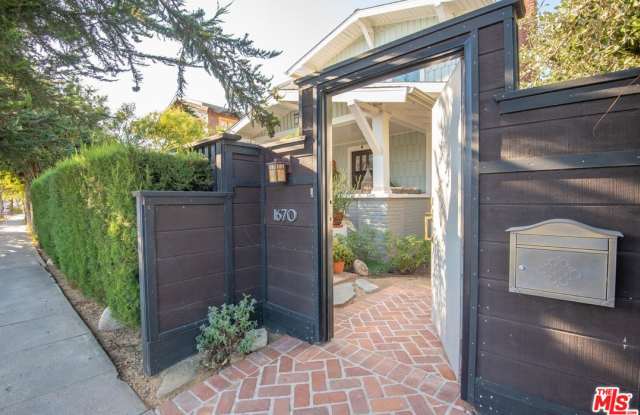 1670 ELECTRIC AVE - 1670 Electric Avenue, Los Angeles, CA 90291