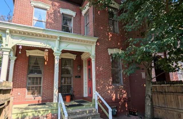 Unique 3 Bedroom, 2.5 Bathroom Single Family Home (Shadyside) photos photos