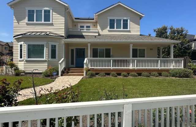 Beautiful spacious home, across from a small park, convenient commute location, close to Google and shopping! photos photos
