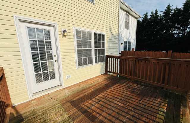 2 Bedroom, 2.5 Bath Townhouse Gallery 4