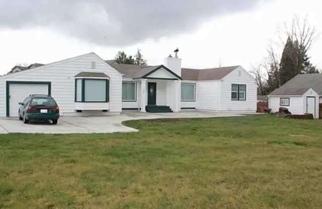 Light and bright 3 bedroom, 2 bath rambler on Kent's East Hill photos photos
