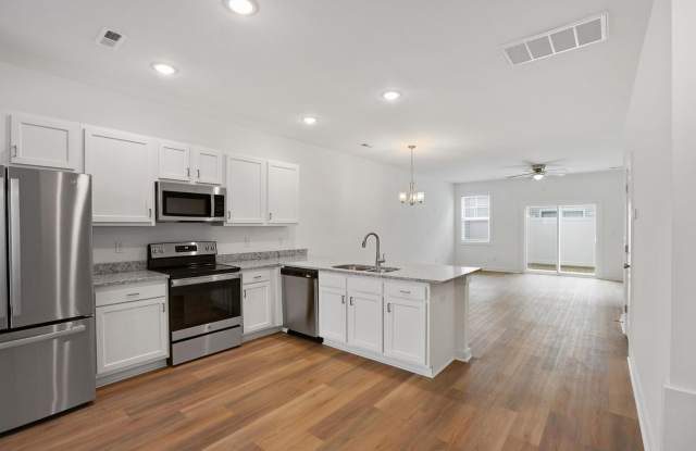 Large 3 story townhome near beach with community POOL and GYM! Gallery 4