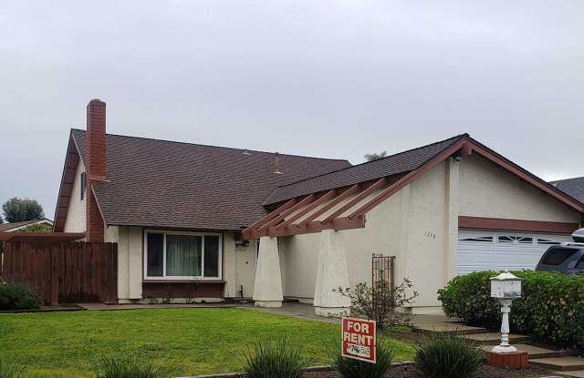 1298 Calle Santiago - 1298 Calle Santiago, Chula Vista, CA 91910