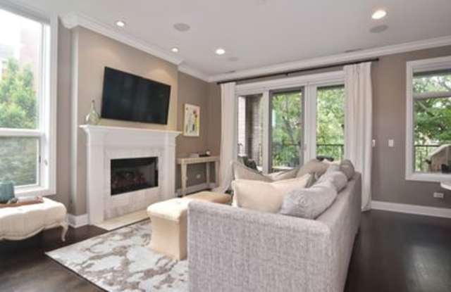 2651 North Bosworth Avenue photos photos