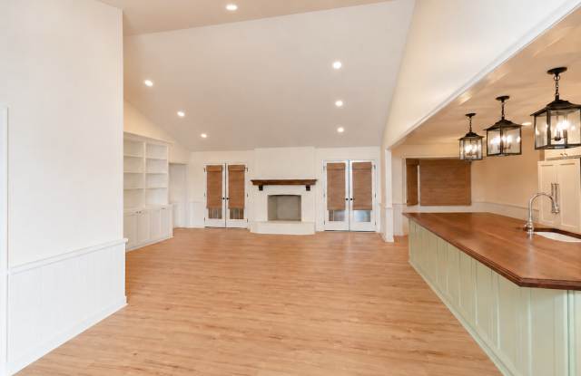 508 W Harry Gallery 3