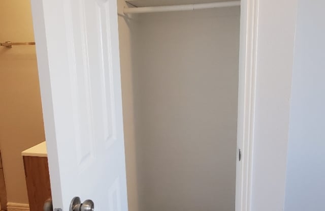 5295 S 1760 W; Unit B Gallery 3