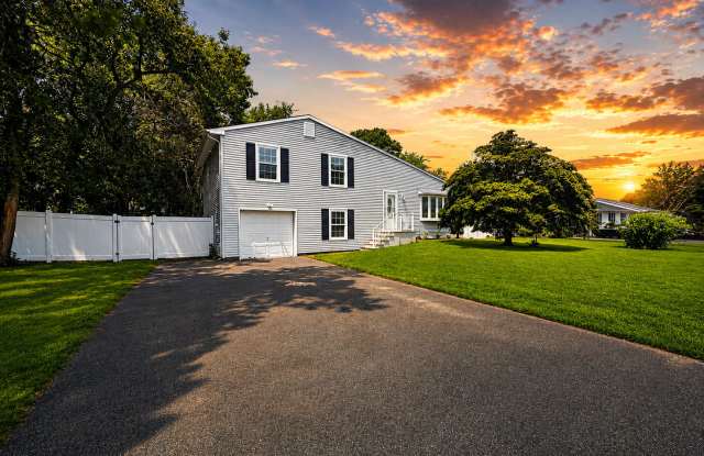 Renovated 3BR Split-Level on a Spacious Corner Lot with Garage in Toms River photos photos Renovated 3BR Split-Level on a Spacious Corner Lot with Garage in Toms River photos photos