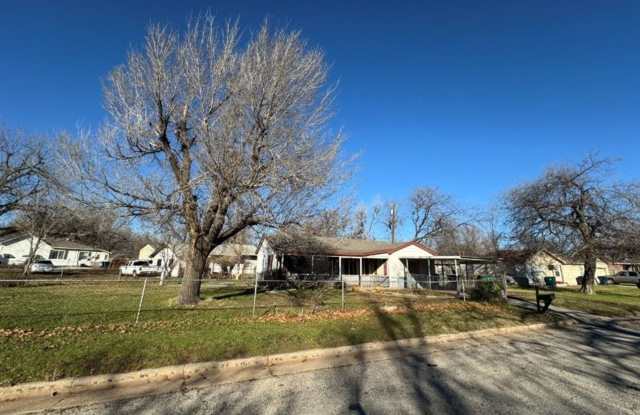 3 bed 2 bath 1 car carport, new paint, wood floors, ready for move in! photos photos