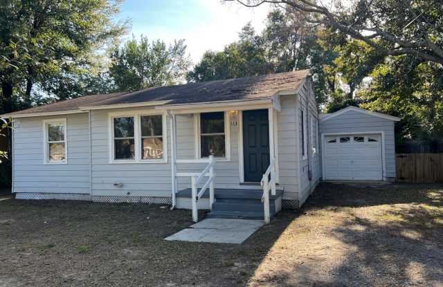 113 Rue Max St Pensacola, FL 32507 MOVE IN SPECIAL!! Waived $350 Cleaning Fee!!!!! - 113 Rue Max Street, Warrington, FL 32507