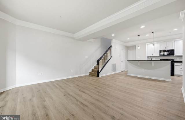 6436 ALAN LINTON Boulevard E Gallery 4