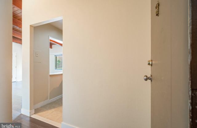 7521 RIVERDALE Road Gallery 4