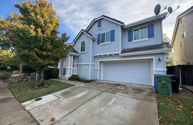 Spacious 2 Story Near Trails  Rose Park - 5811 Anchor Bay Way, Elk Grove, CA 95758
