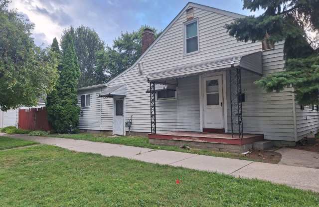 Four bedroom Harper Woods bungalow photos photos