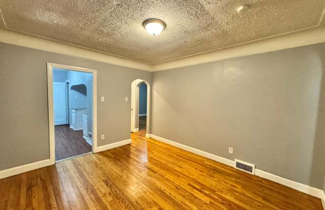 9131 Manor Gallery 3