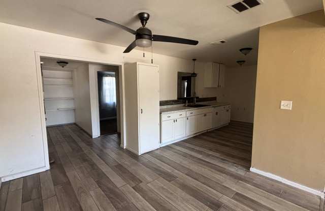 Three Bedroom, Two Bathroom Home in East Hemet! - 41160 Sunset Lane, East Hemet, CA 92544