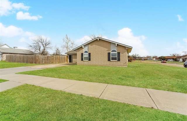 1061 NW 2nd Street - 1061 Northwest 2nd Street, Moore, OK 73160